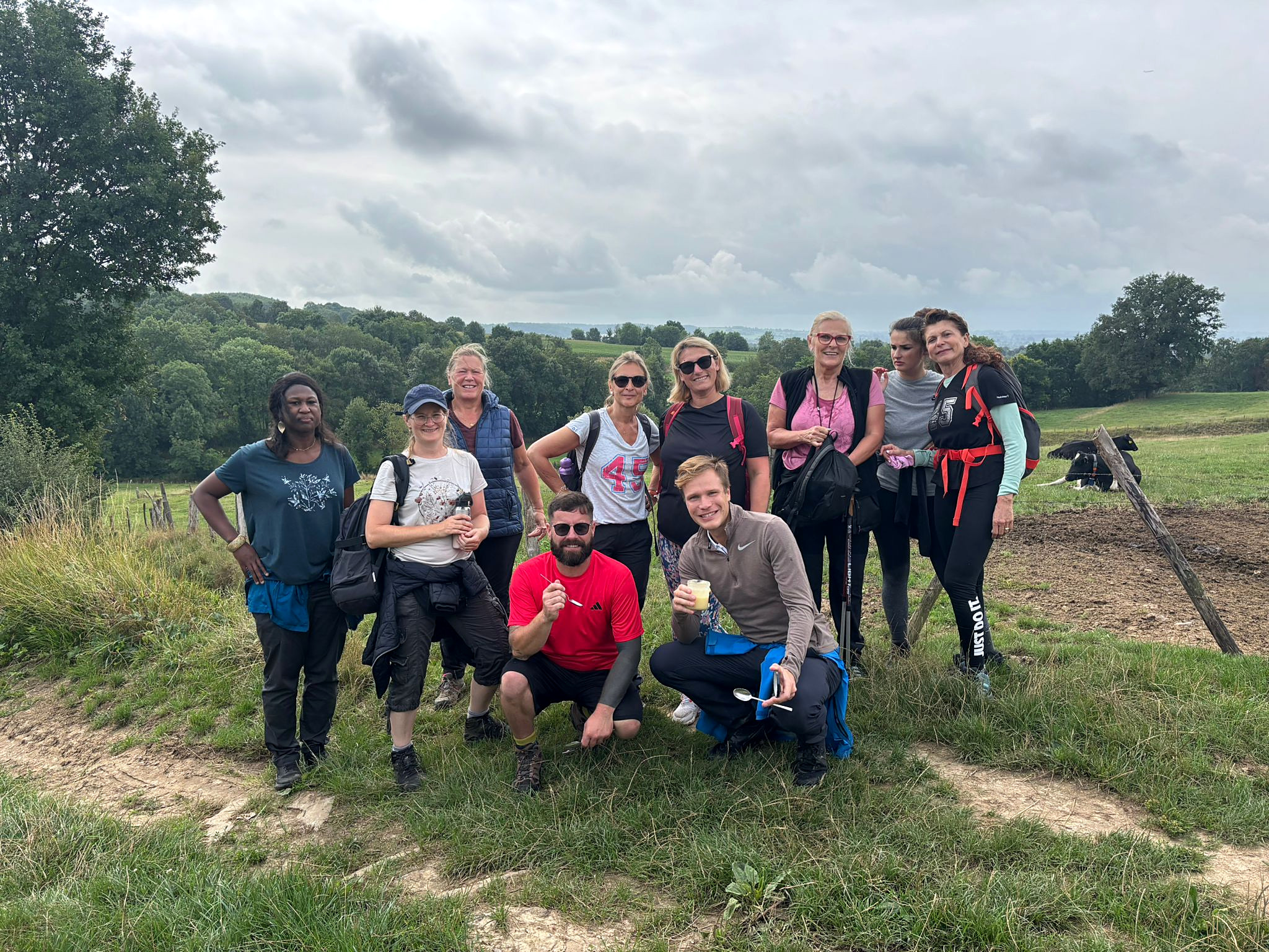 Groupe de participants posant en randonnée